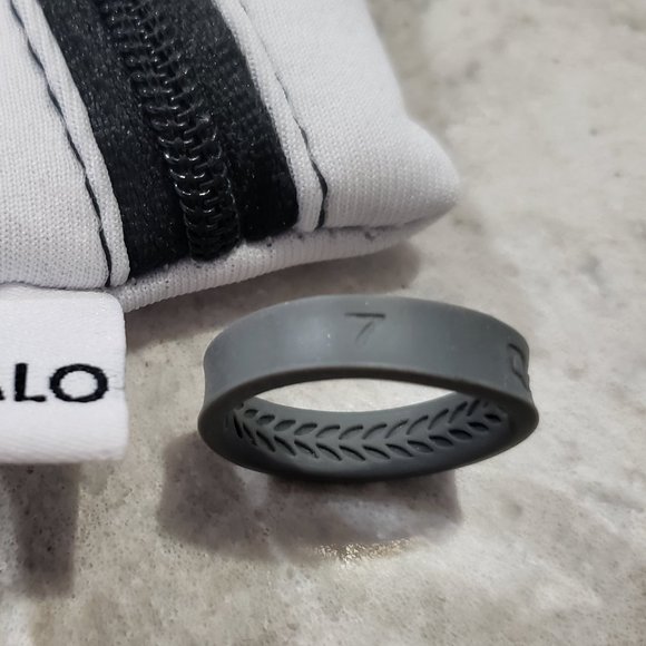 QALO Women's Grey Silicone Band, Size 7 - Picture 3 of 6
